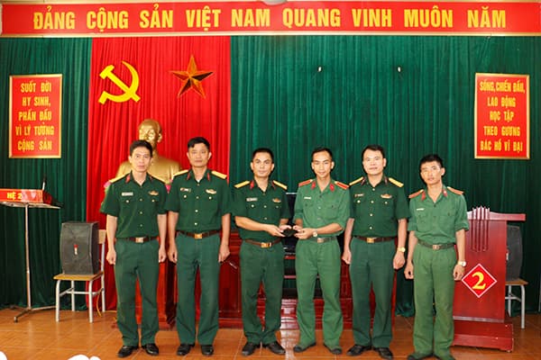 Đại uý QNCN Nguyễn Bá Duy nhặt được của rơi, trả người đánh mất