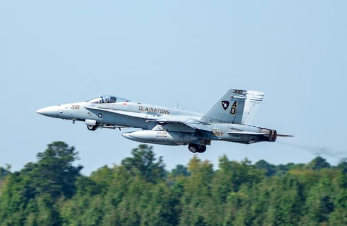 Hải quân Mỹ đã loại biên hoàn toàn tiêm kích F/A-18