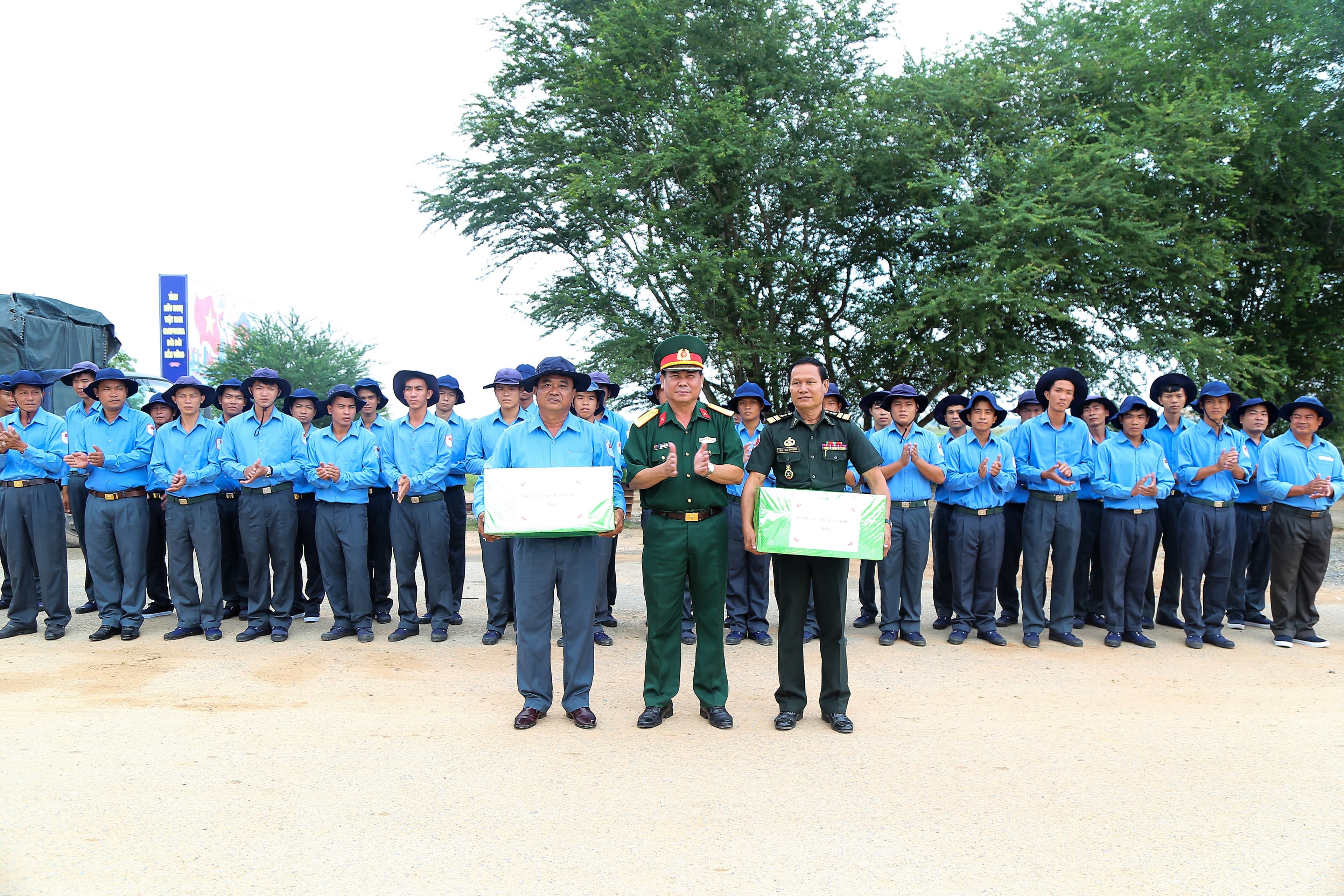 Quân khu 7: Các đội chuyên trách lên đường thực hiện nhiệm vụ tại Campuchia