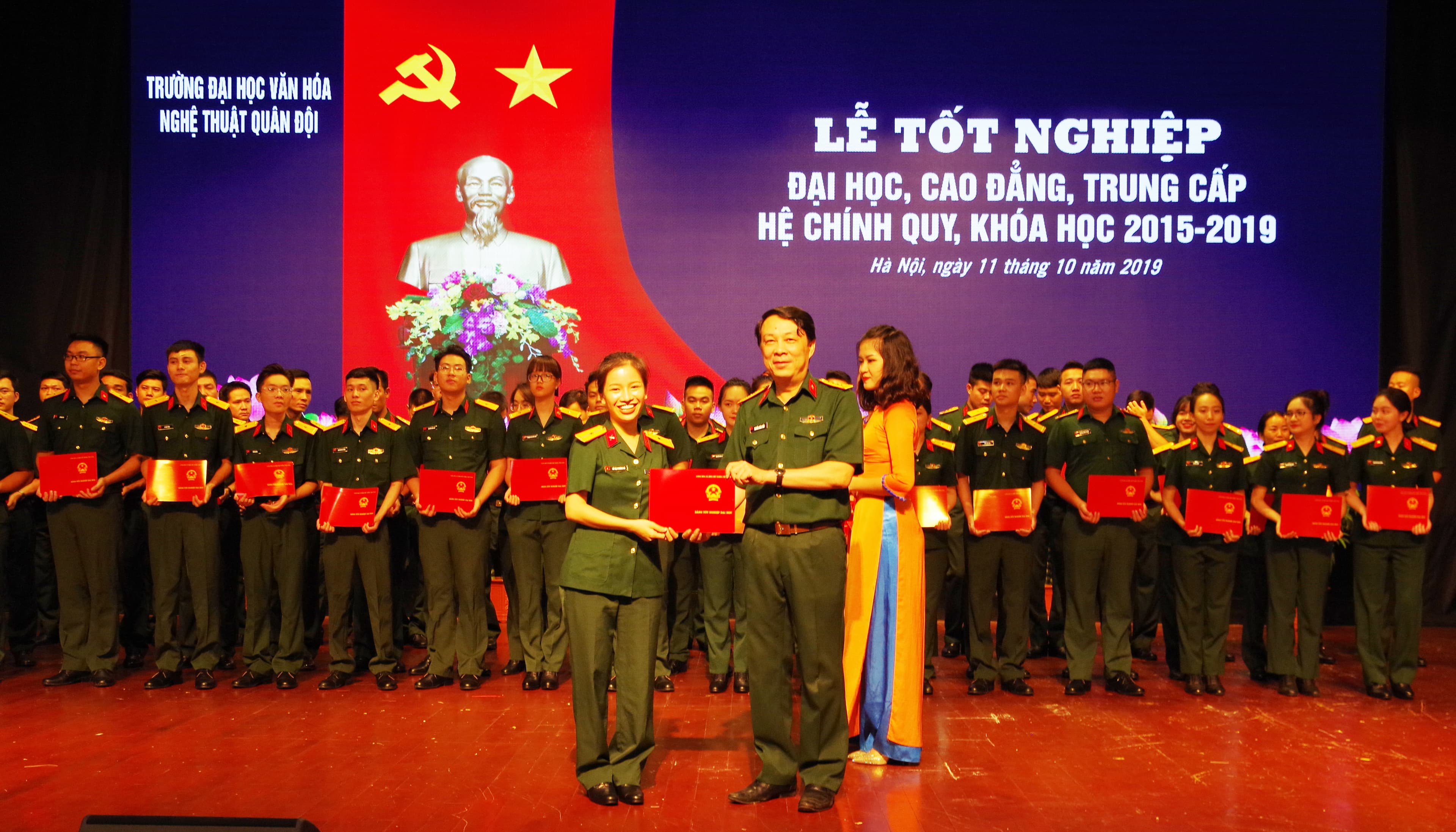 Trường Đại học Văn hóa Nghệ thuật Quân đội trao bằng tốt nghiệp cho 293 học viên