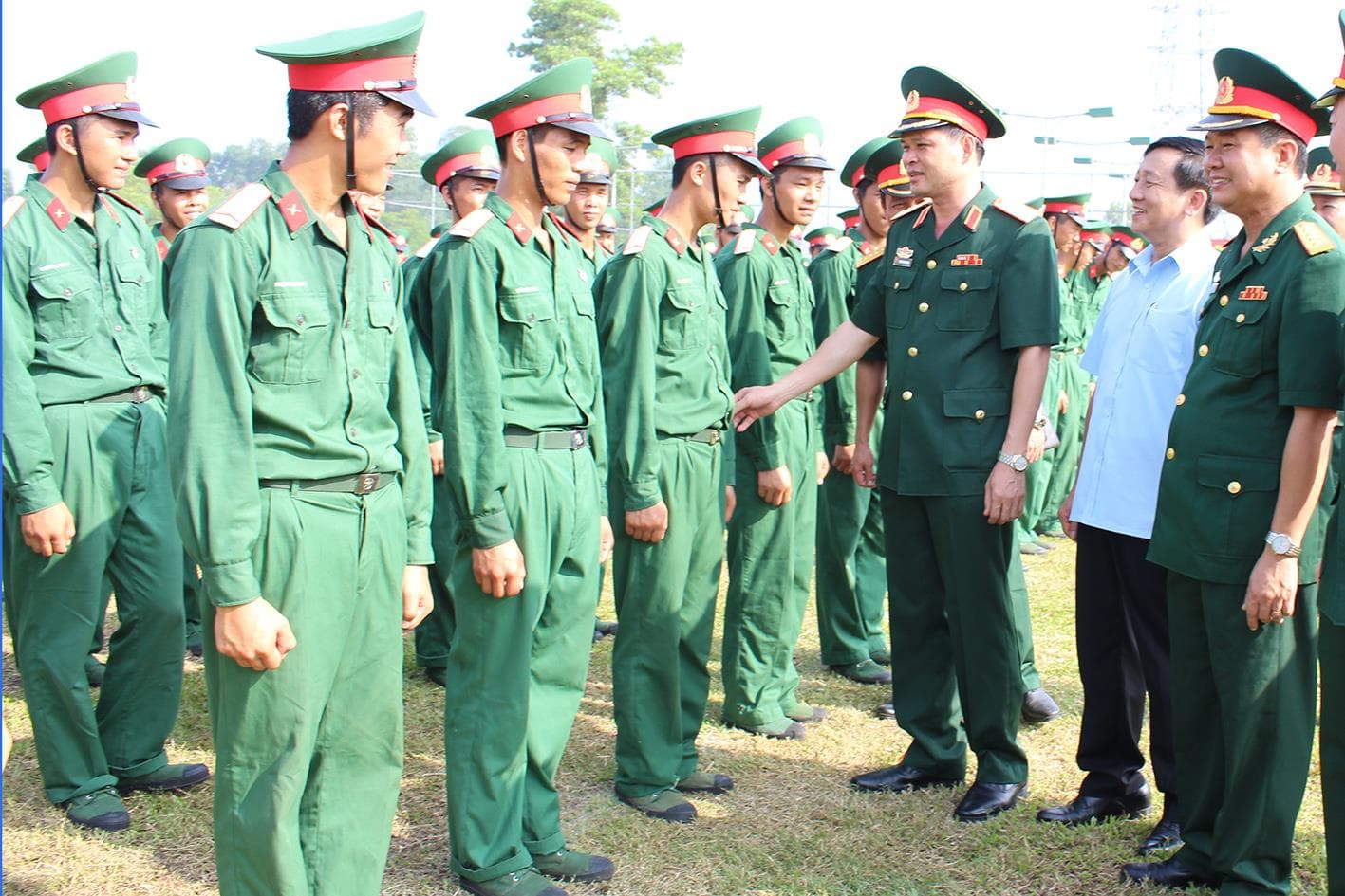 Đẩy mạnh thi đua, xây dựng LLVT Quân khu 1 vững mạnh