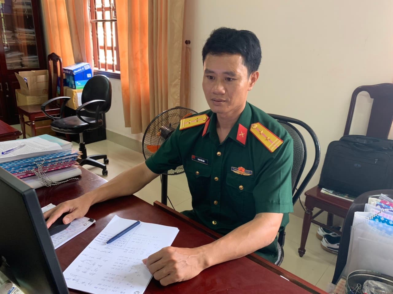Người cán bộ chính sách tận tâm với công việc