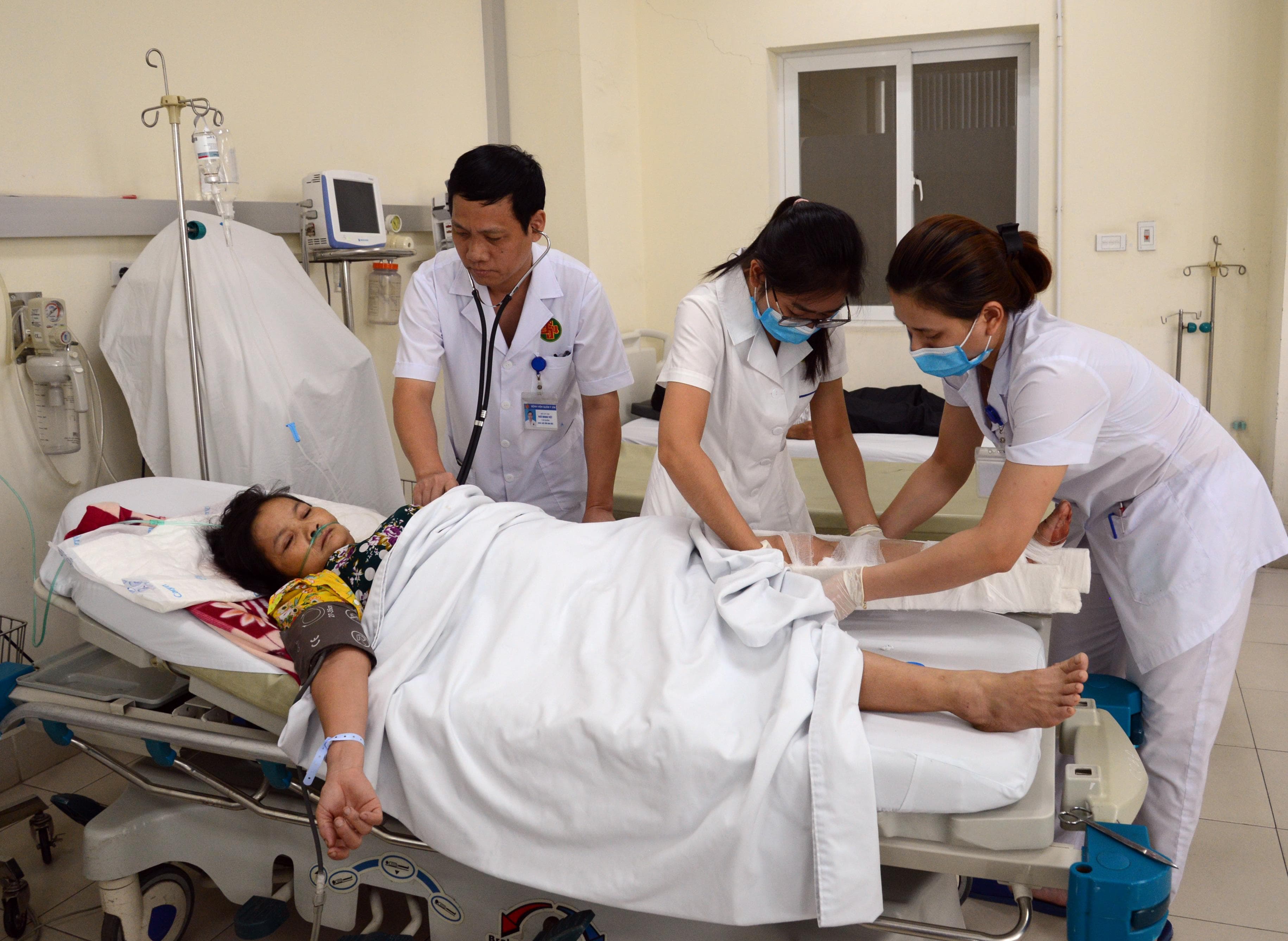 Ở nơi cấp cứu ban đầu của Bệnh viện Quân y 354