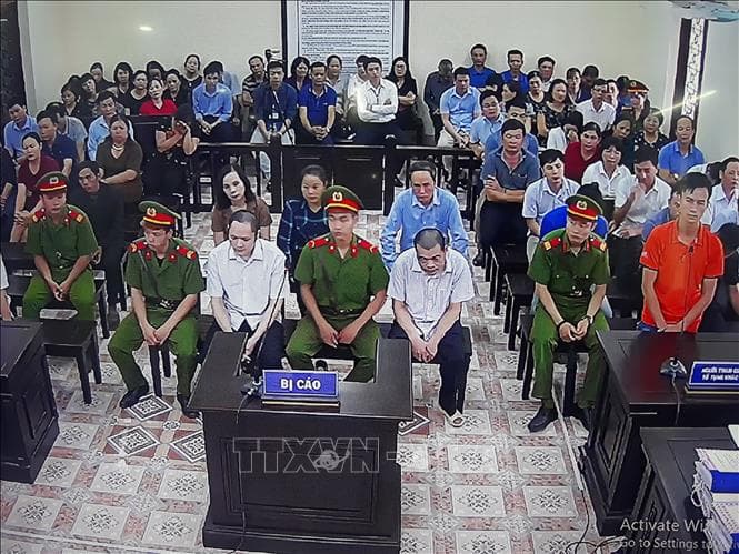 Phiên tòa xét xử vụ gian lận điểm thi ở Hà Giang kéo dài so với dự kiến