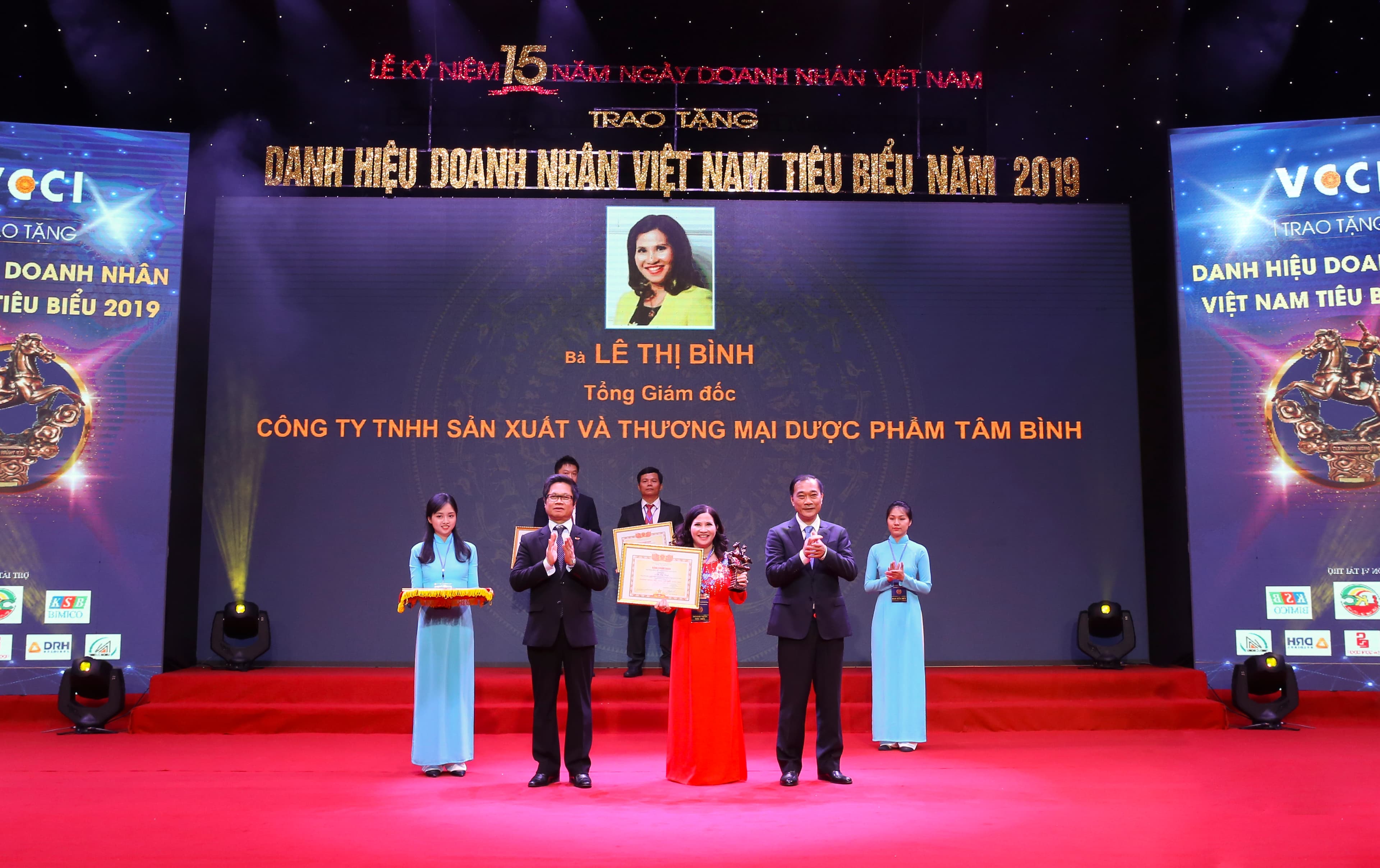 Tổng giám đốc Tâm Bình được vinh danh “Doanh nhân Việt Nam tiêu biểu 2019”