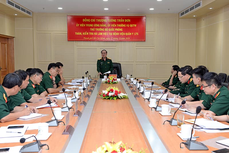 Thượng tướng Trần Đơn kiểm tra và làm việc tại Bệnh viện Quân y 175