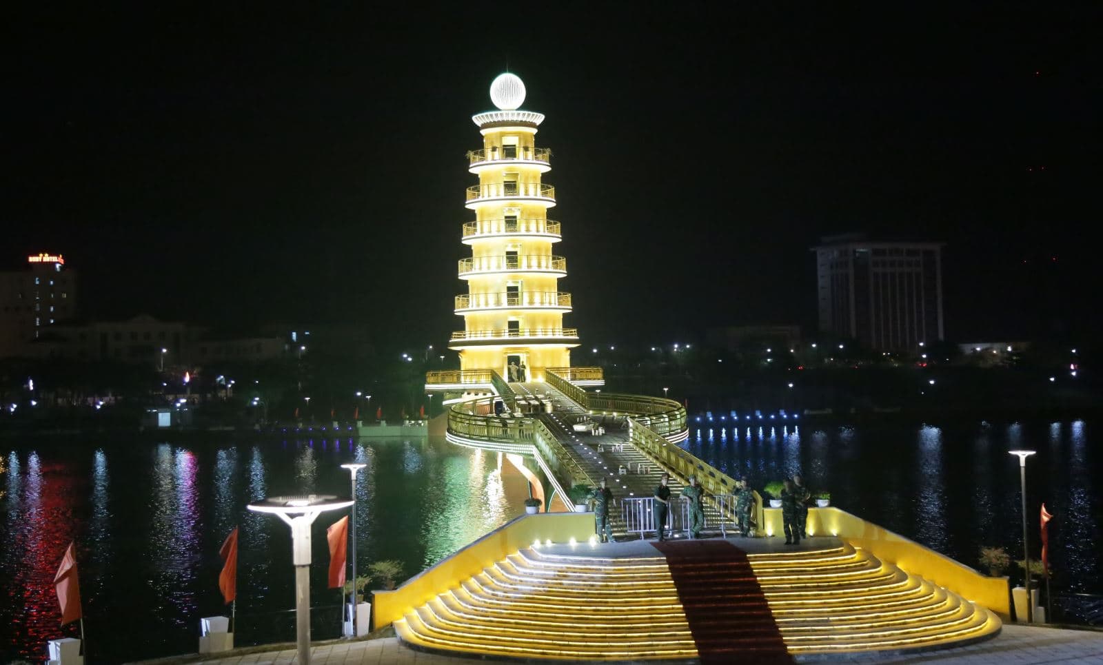 Khánh thành cầu đi bộ qua hồ công viên Văn Lang