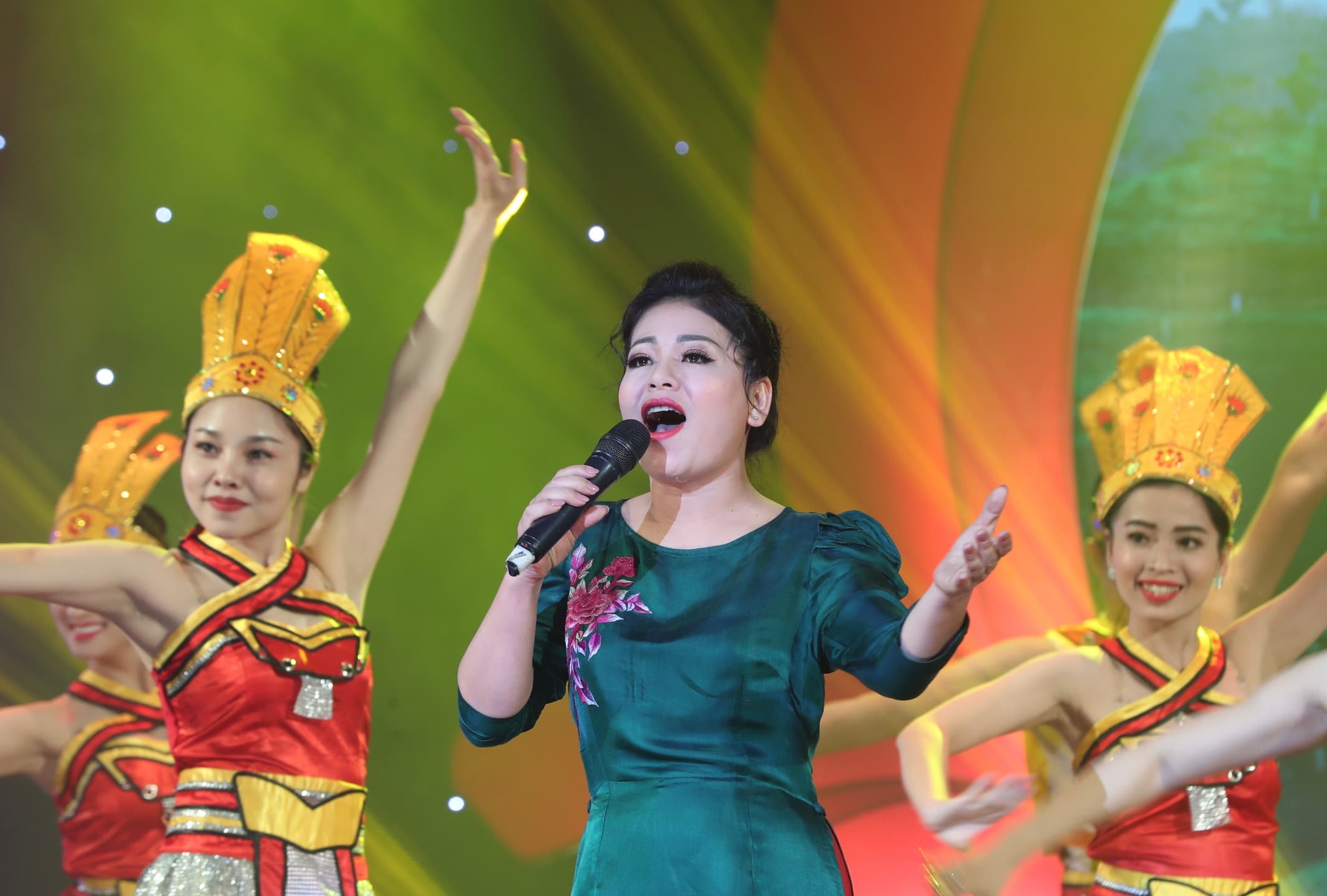 Lắng đọng cảm xúc trong chương trình nghệ thuật “Huyền thoại Mẹ”