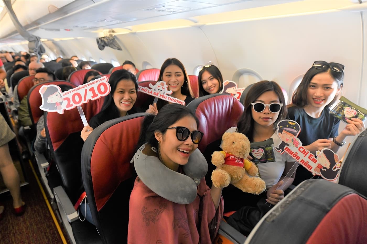 Những giỏ quà yêu thương trên "siêu thị" 10.000m của Vietjet