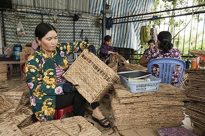 Nâng cao thu nhập từ nghề đan lục bình