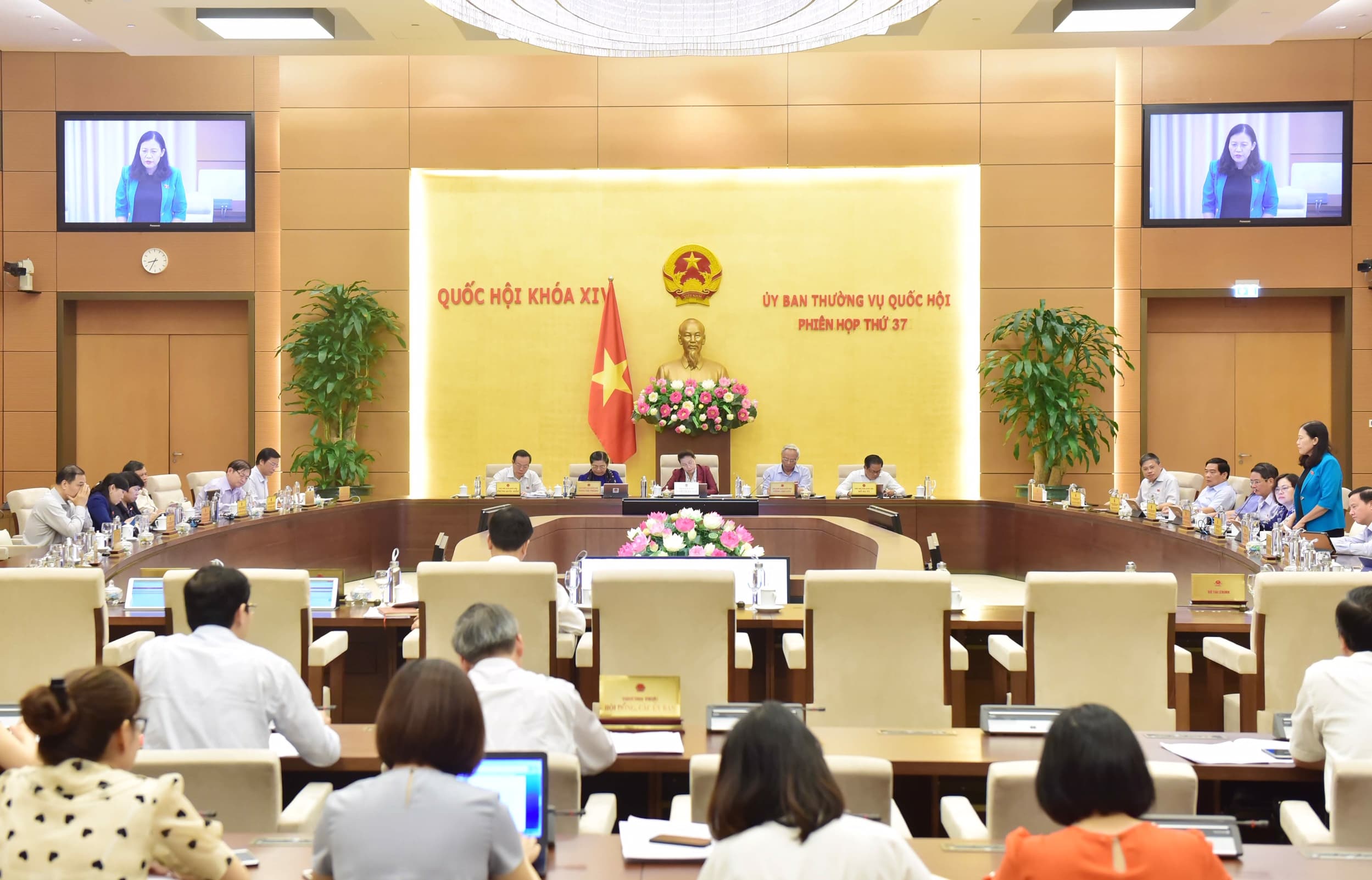 Ủy ban Thường vụ Quốc hội ban hành 6 Nghị quyết về nhân sự, điều chỉnh kế hoạch đầu tư trung hạn