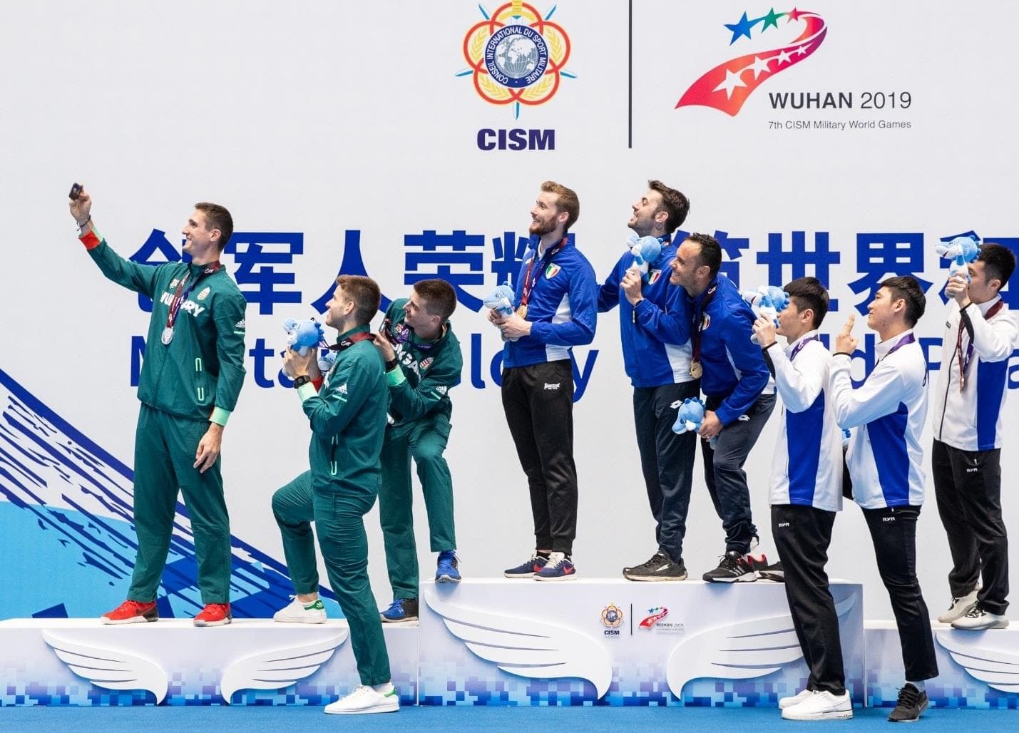 Sứ giả hòa bình tỏa đi muôn phương