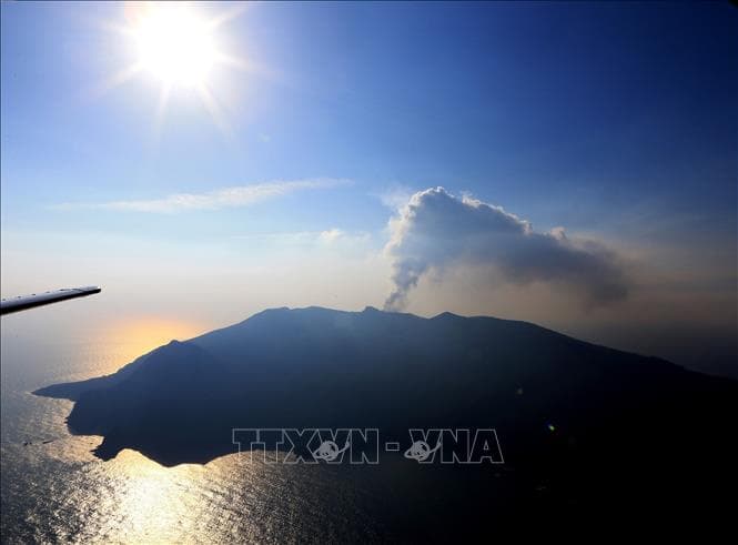 Nhật Bản nâng cảnh báo nguy cơ núi lửa Shindake hoạt động mạnh