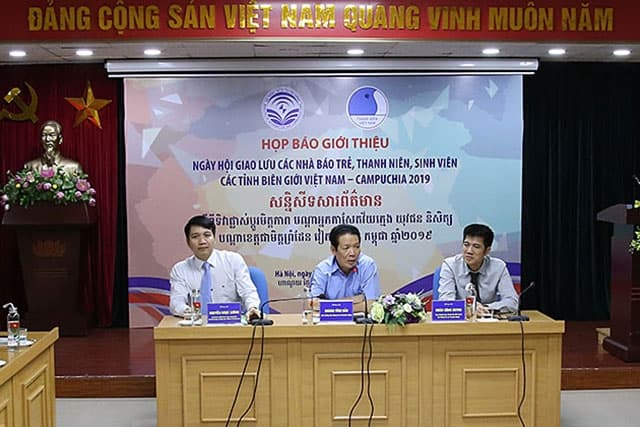 Giao lưu nhà báo trẻ, thanh niên, sinh viên các tỉnh biên giới Việt Nam - Campuchia