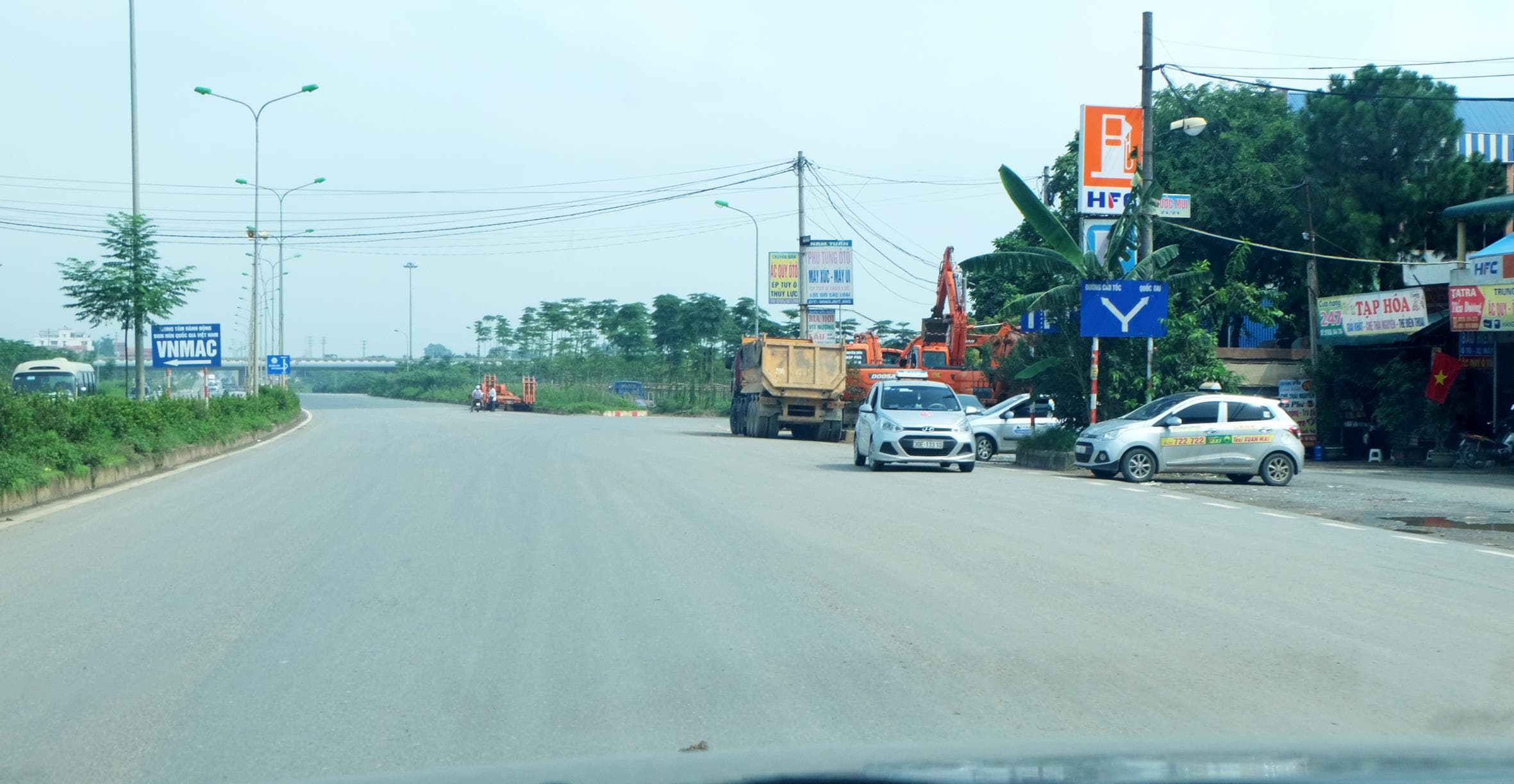 Báo động tình trạng đi ngược chiều trên Quốc lộ 21