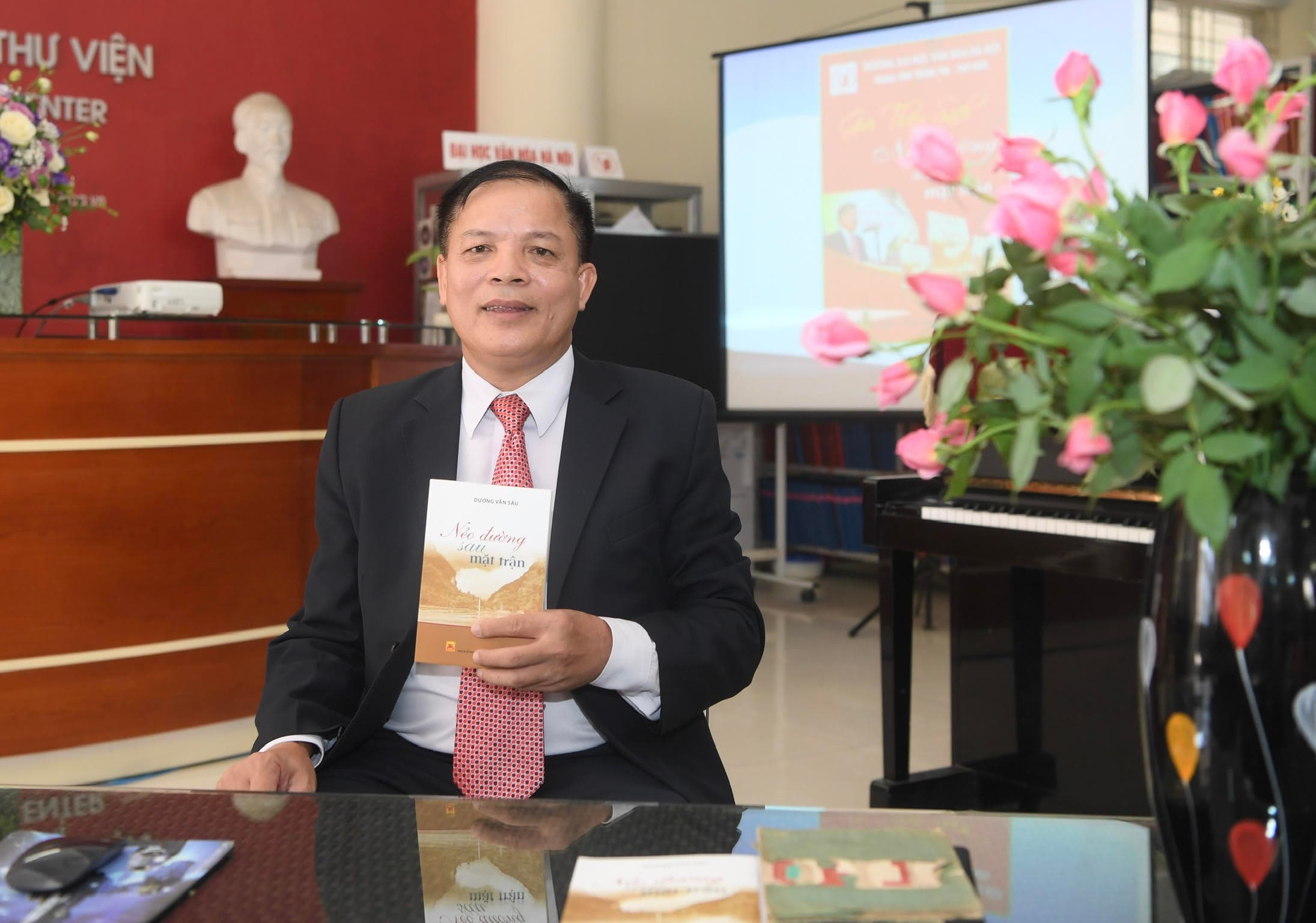 Ra mắt sách "Nẻo đường sau mặt trận"
