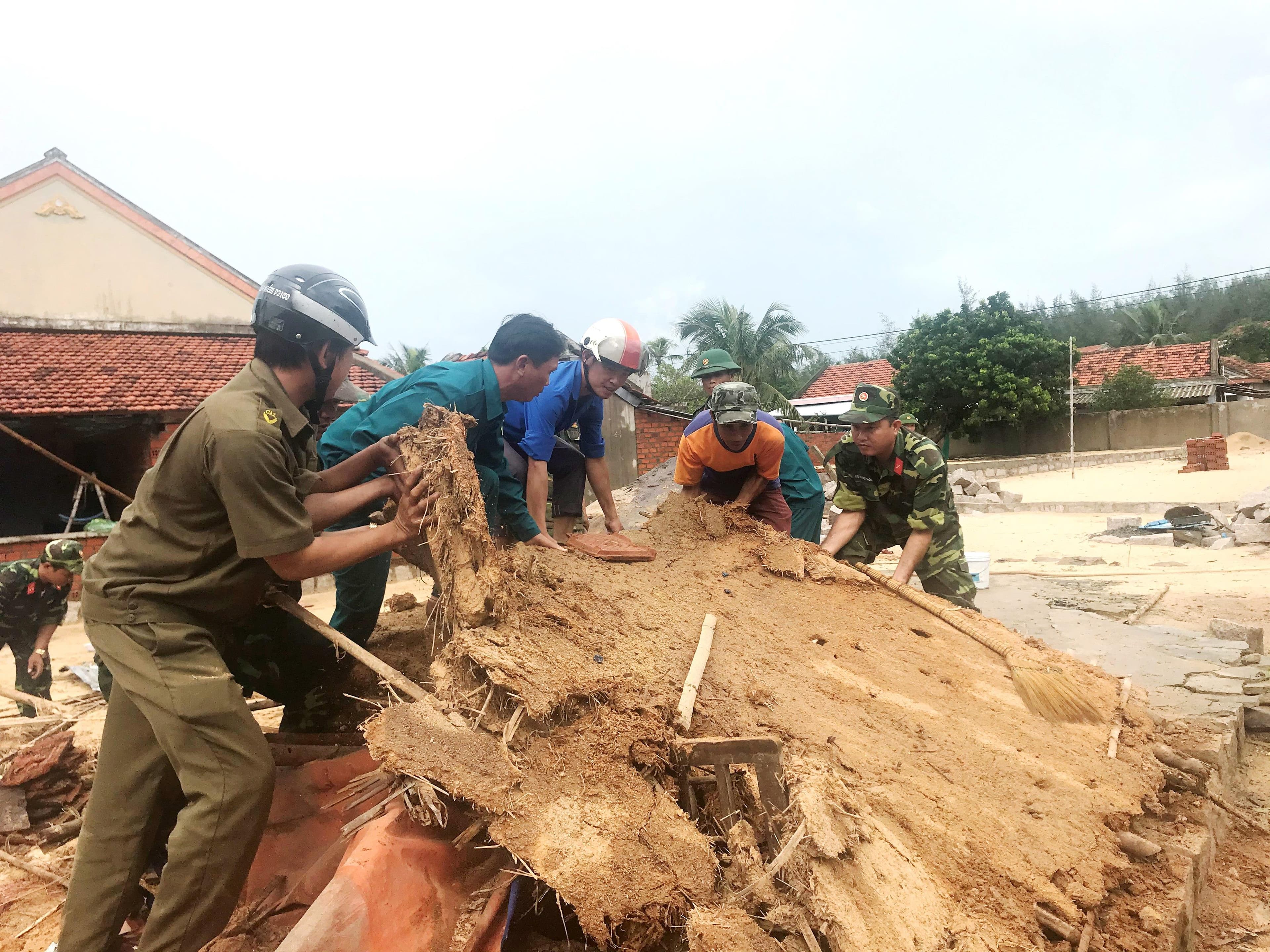 Tận tình, tận nghĩa giúp dân