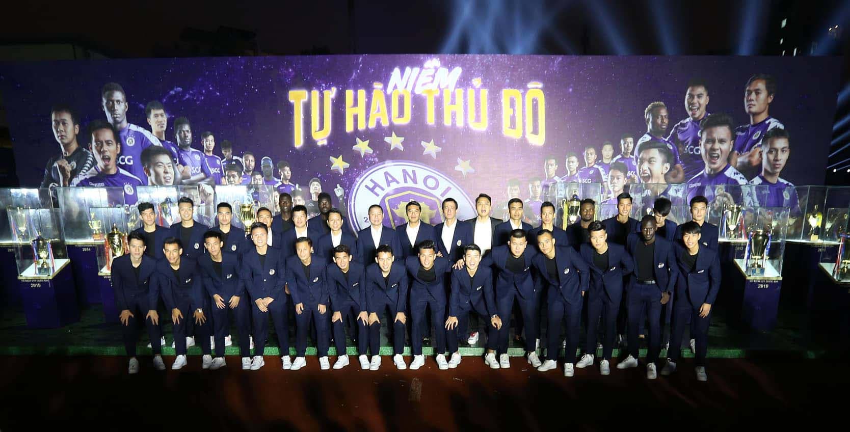 CLB Hà Nội "đốt cháy" cái lạnh Hà Nội bằng Lễ vinh danh ấn tượng