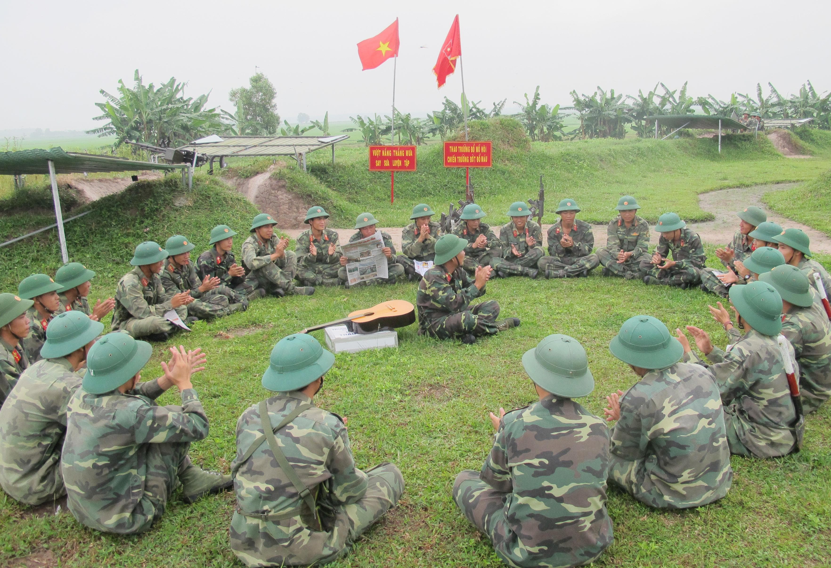 Hấp dẫn, bổ ích hộp báo thao trường