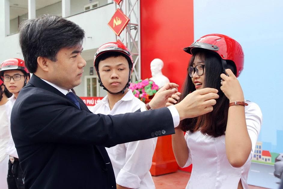Ra quân phát động học sinh, sinh viên chấp hành pháp luật về an toàn giao thông