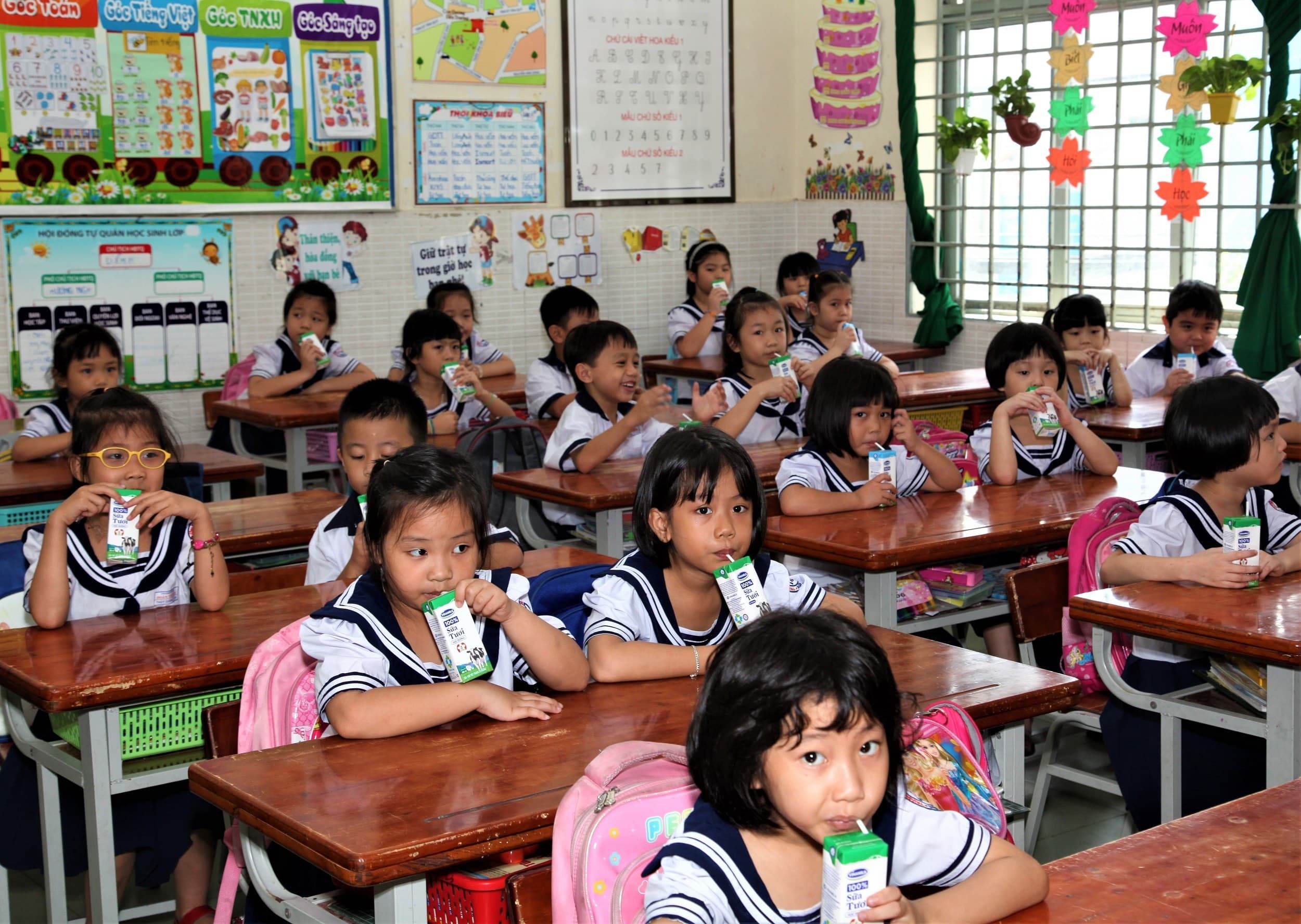 Hơn 300.000 trẻ em ở TP Hồ Chí Minh chính thức thụ hưởng chương trình sữa học đường