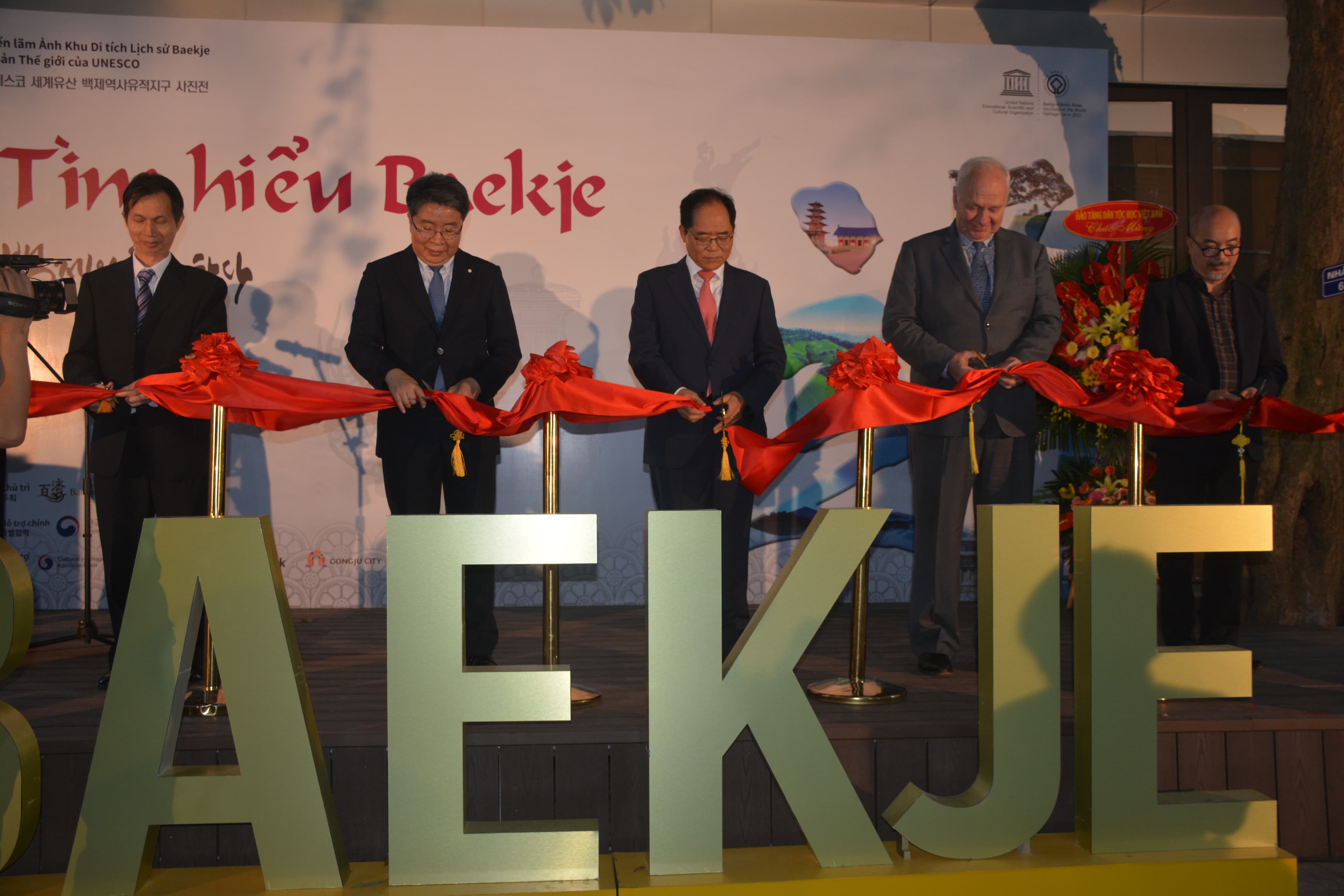 Triển lãm ảnh về khu di tích lịch sử Baekje - Hàn Quốc