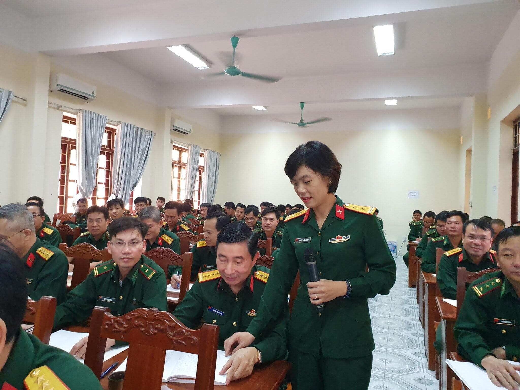 Nữ giảng viên mẫn cán
