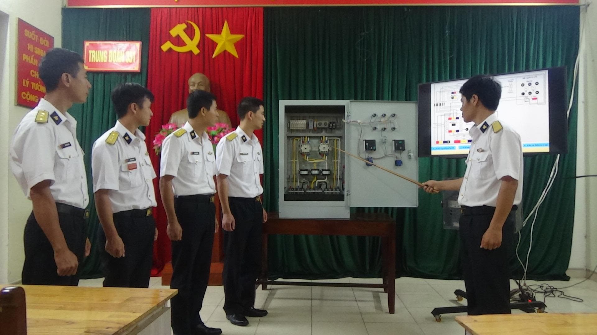 Tiện ích từ tủ tự động chuyển đổi nguồn