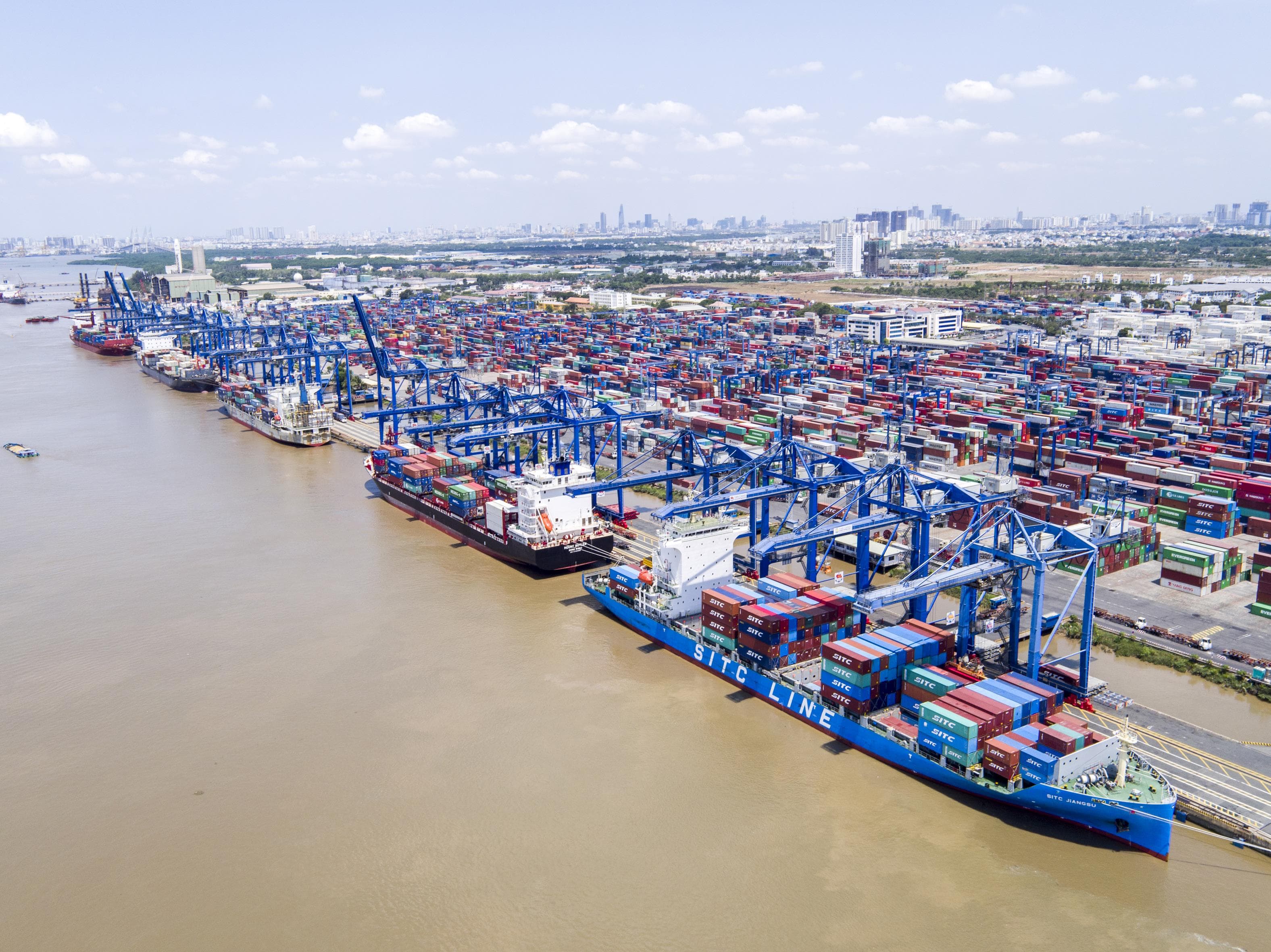 Năng lực cạnh tranh của Việt Nam tăng hạng tốt nhất toàn cầu song vẫn còn nhiều thách thức