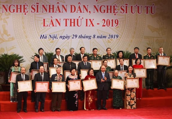 Góp ý sửa đổi quy định về xét tặng danh hiệu NSND, NSƯT