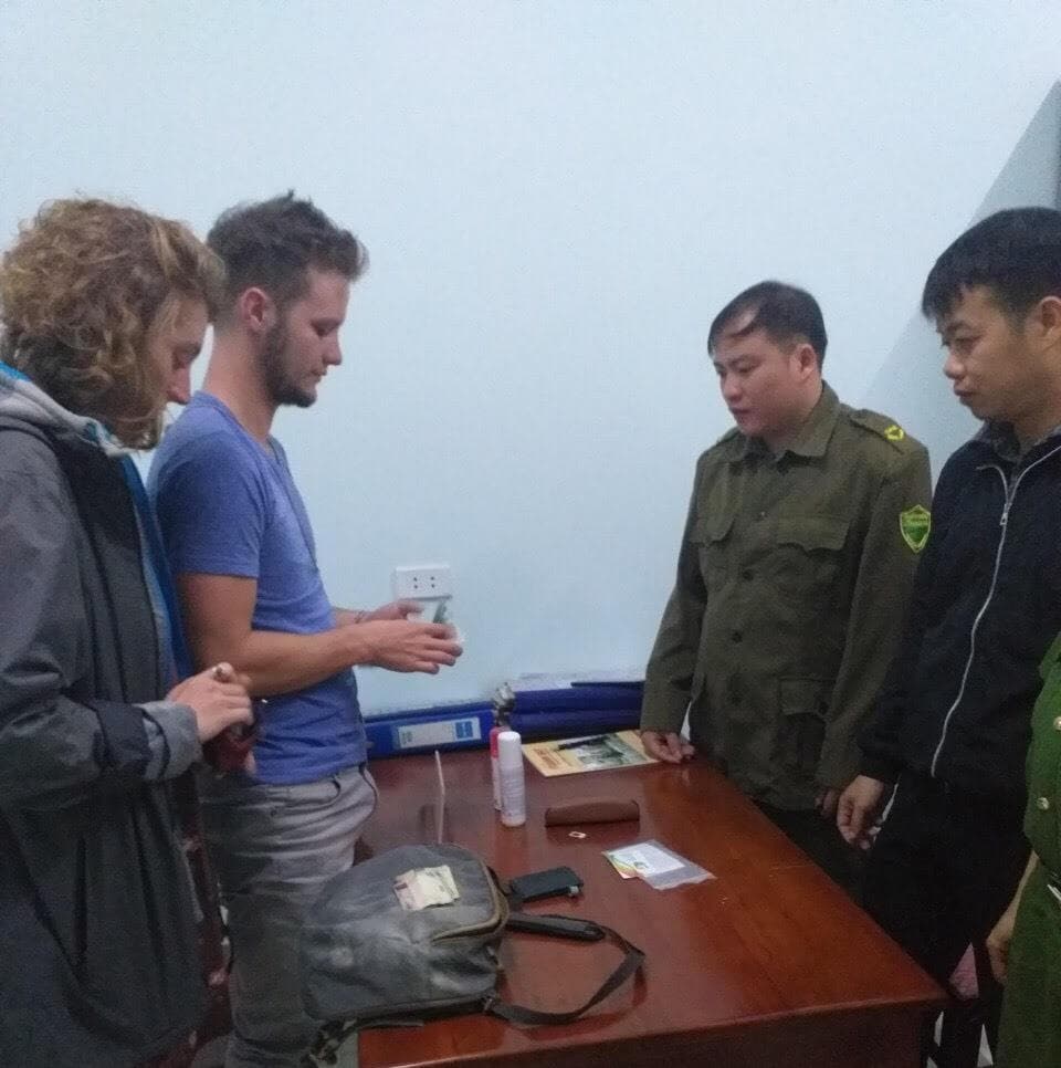 Trả lại tài sản cho du khách nước ngoài đánh rơi