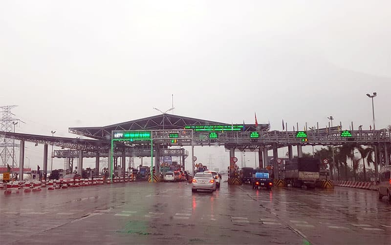 Ra quân tuyên truyền xe chưa gắn thẻ không đi vào làn thu phí tự động