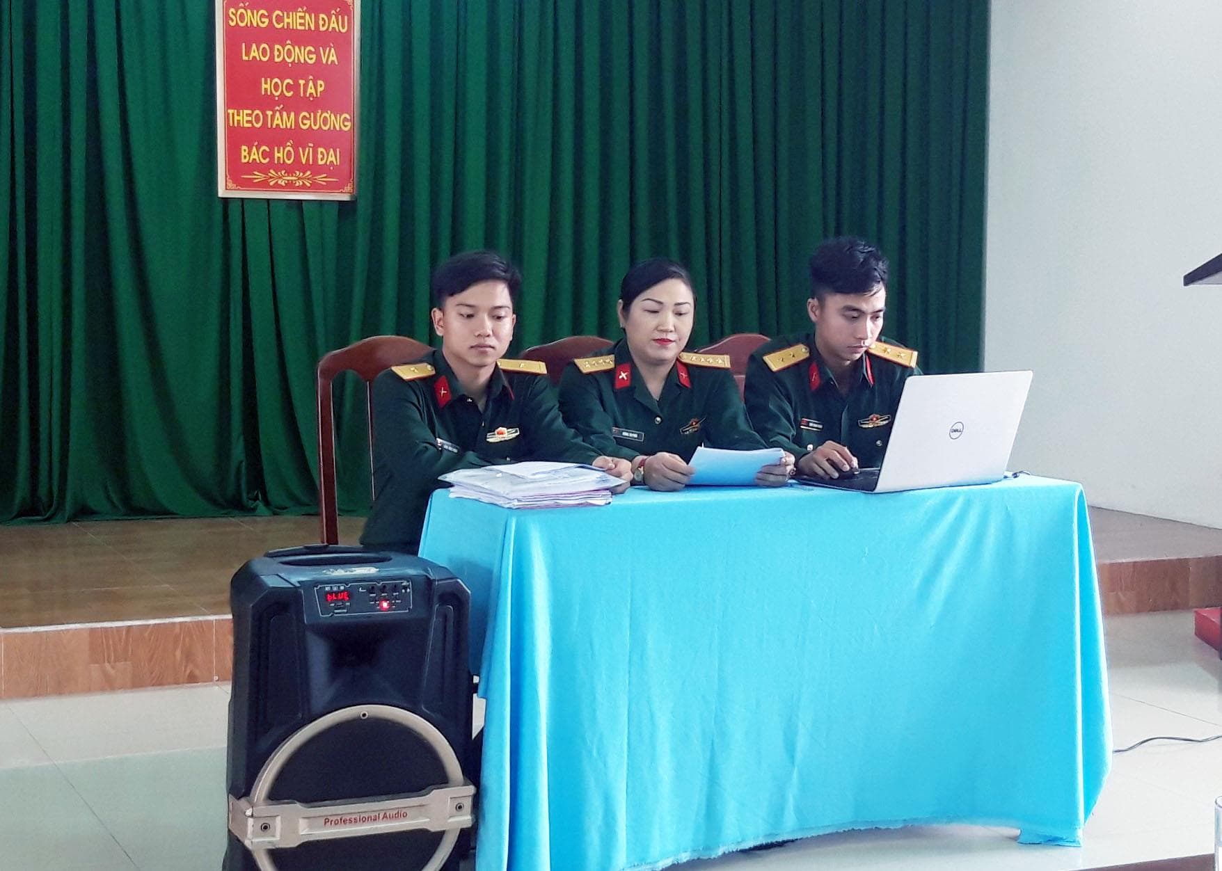 Truyền thanh thanh niên hấp dẫn tuổi trẻ đơn vị