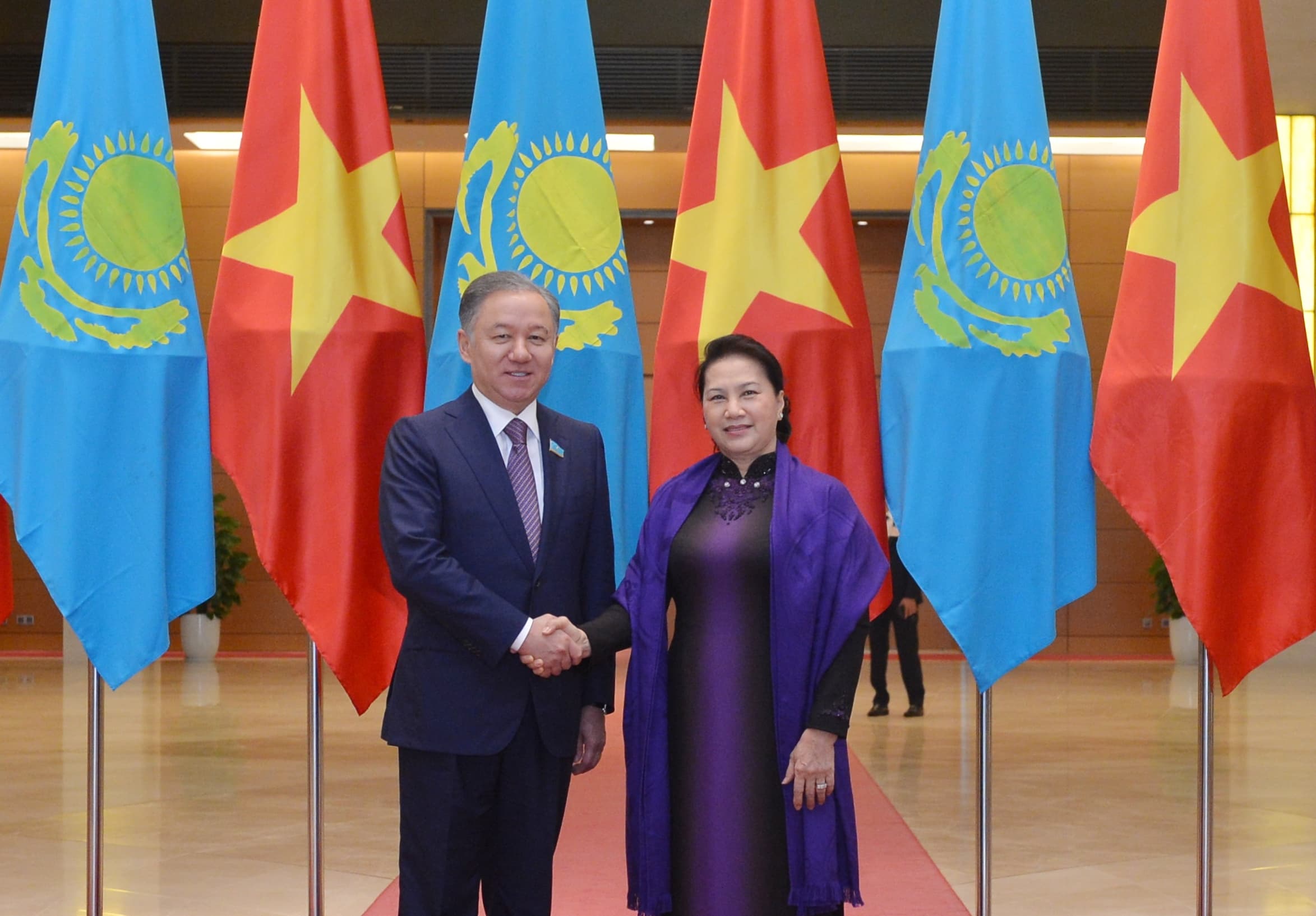 Chủ tịch Quốc hội Nguyễn Thị Kim Ngân đón, hội đàm với Chủ tịch Hạ viện Cộng hòa Kazakhstan
