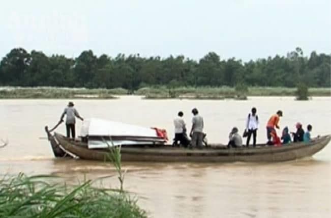Nguy hiểm đò ngang mùa mưa lũ