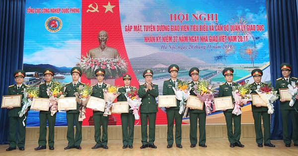 Các học viện, nhà trường Quân đội mít tinh chào mừng Ngày Nhà giáo Việt Nam