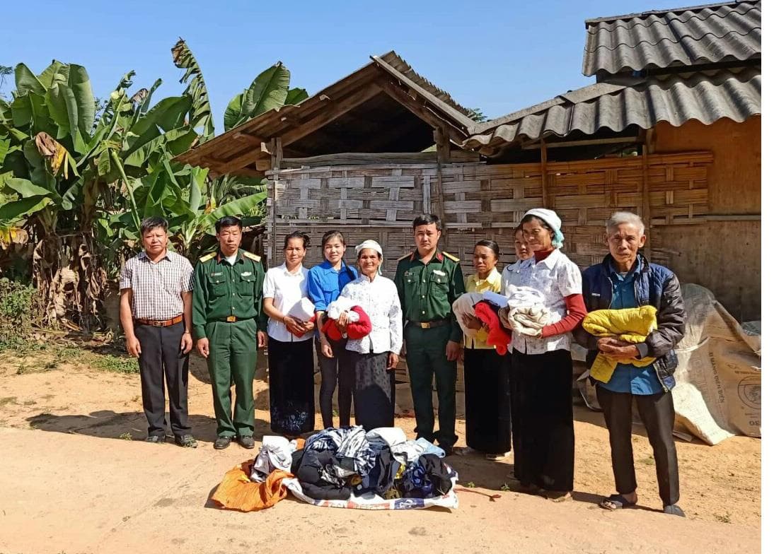 Ấm tình quân dân