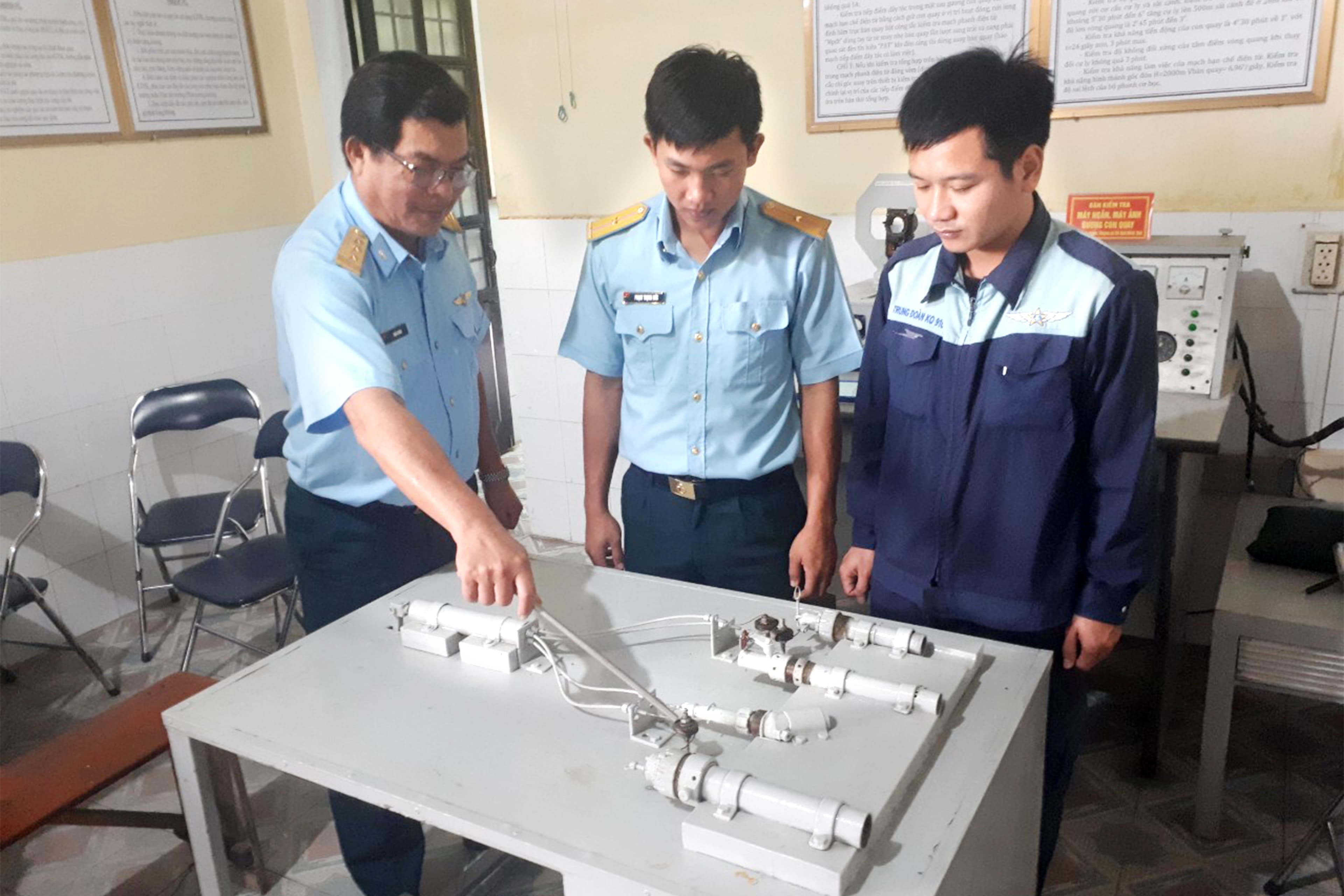 Bàn kiểm tra thiết bị điểm hỏa tiện dụng, hiệu quả