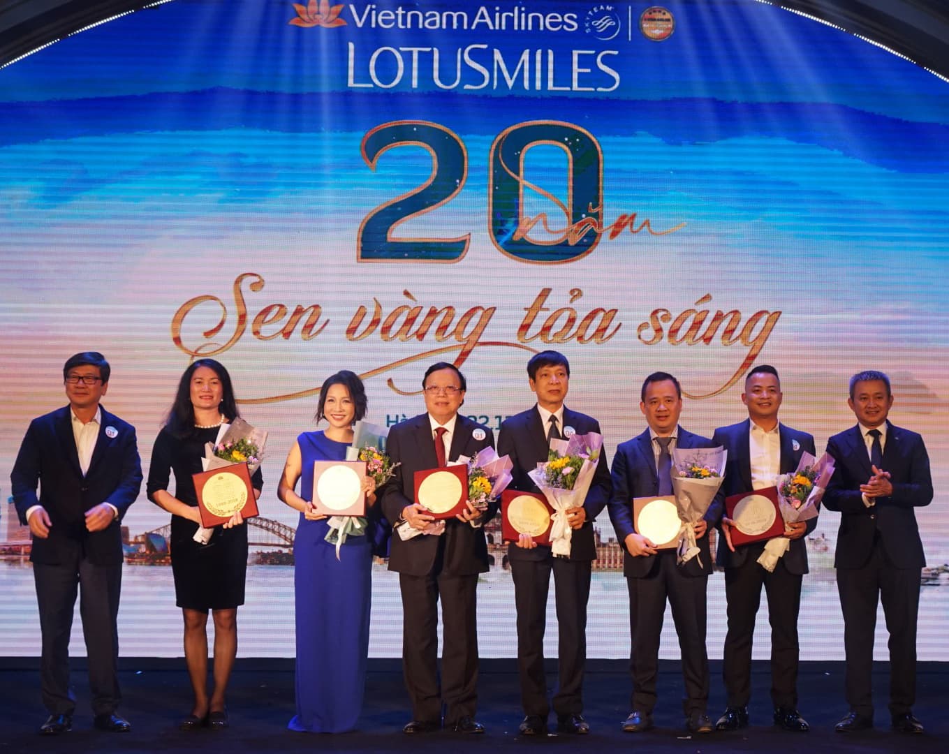 Vietnam Airlines kỷ niệm 20 năm ra mắt chương trình Bông Sen Vàng