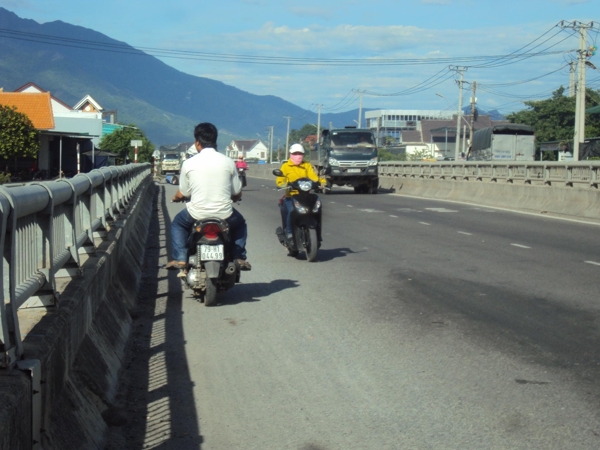 Nguy hiểm khi lưu thông ngược chiều trên cầu
