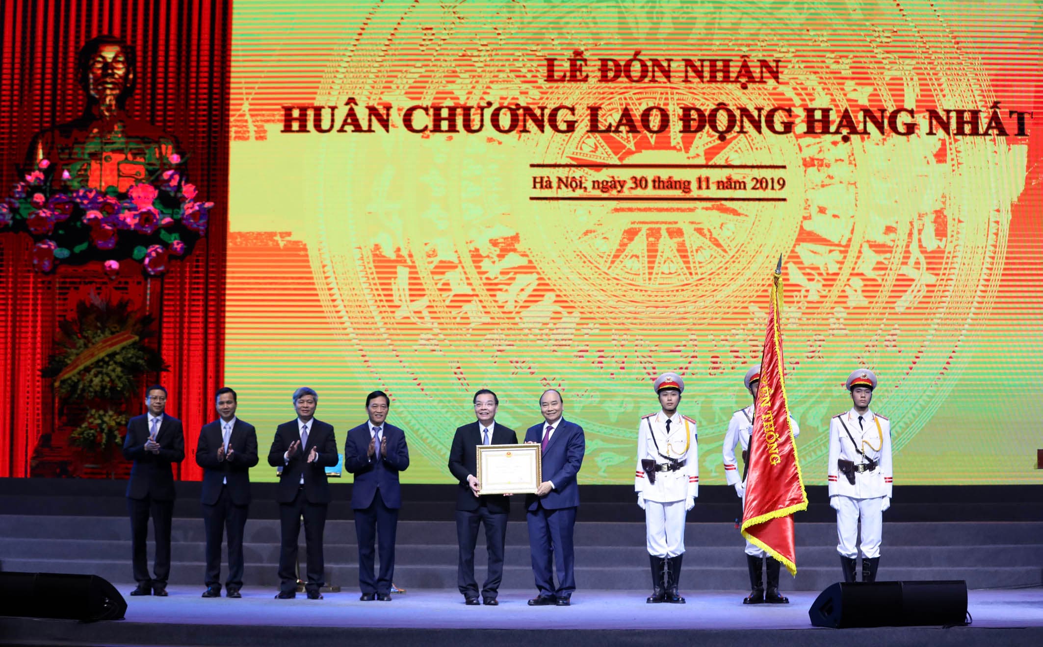 Bộ Khoa học và Công nghệ đón nhận Huân chương Lao động hạng Nhất