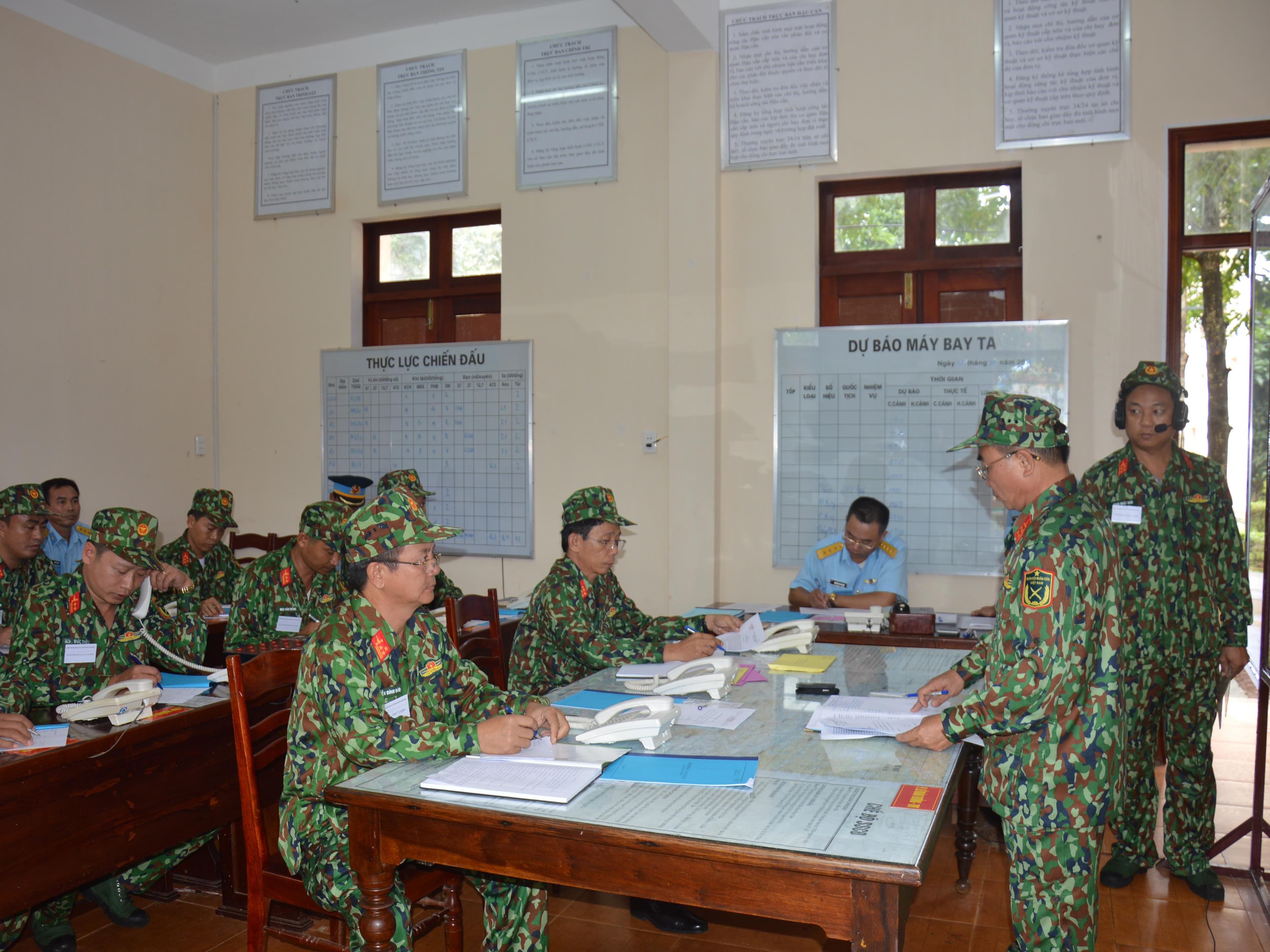Tập trung lãnh đạo, chỉ đạo thực hiện thắng lợi nhiệm vụ phòng không lục quân, phòng không nhân dân