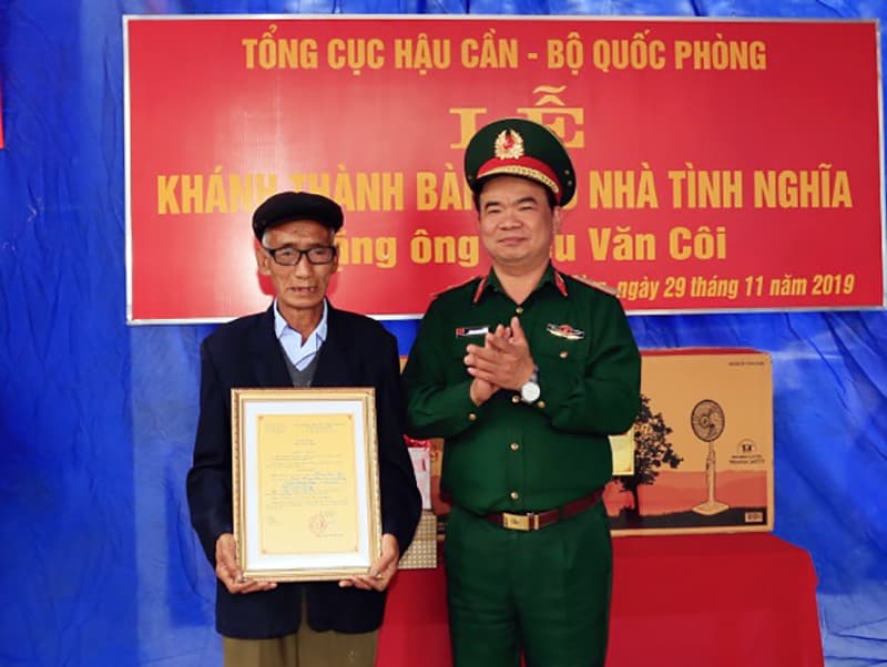 Tổng cục Hậu cần trao tặng nhà tình nghĩa tặng gia đình chính sách