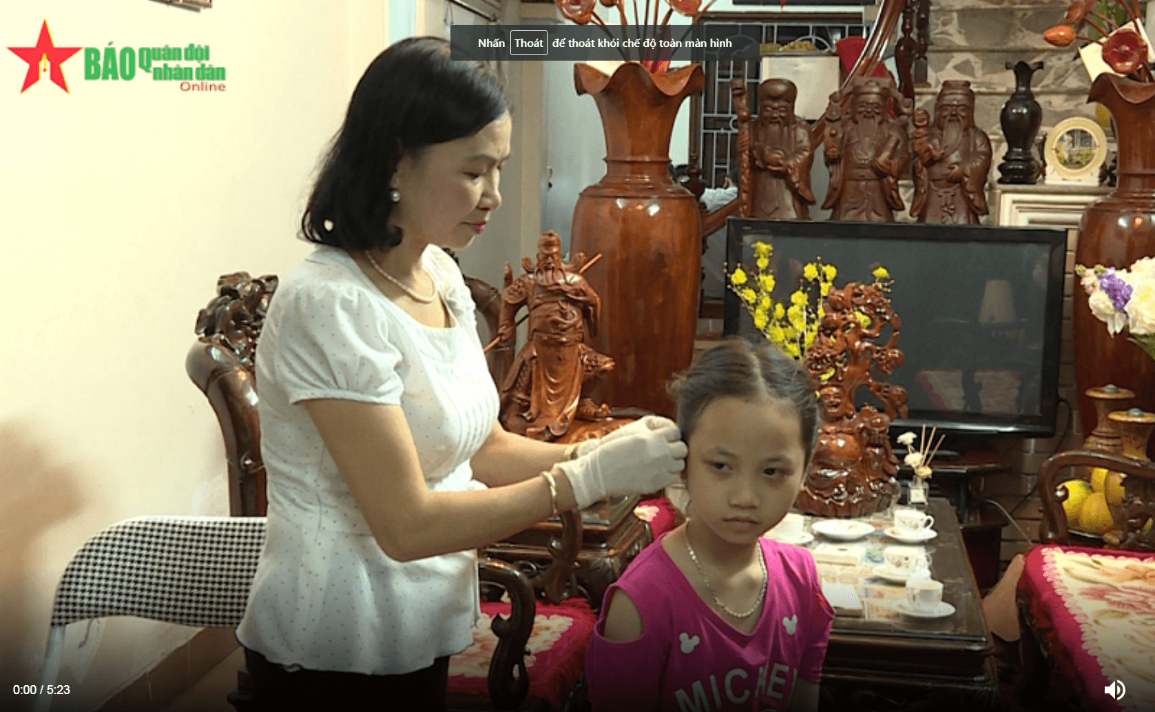 Nữ y sĩ có biệt tài chữa lẹo mắt