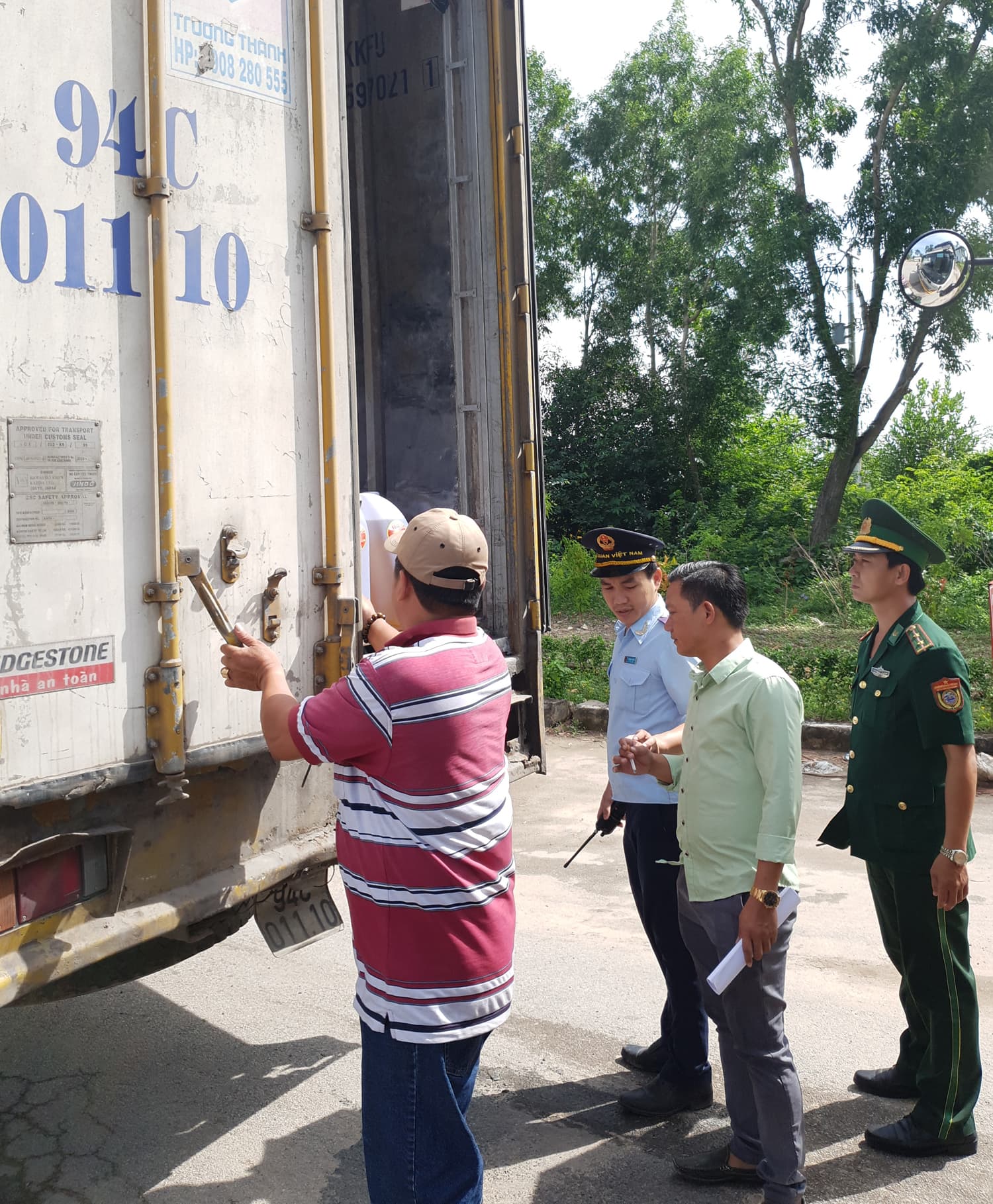 Việt Nam xuất siêu hơn 9,1 tỷ USD trong 11 tháng