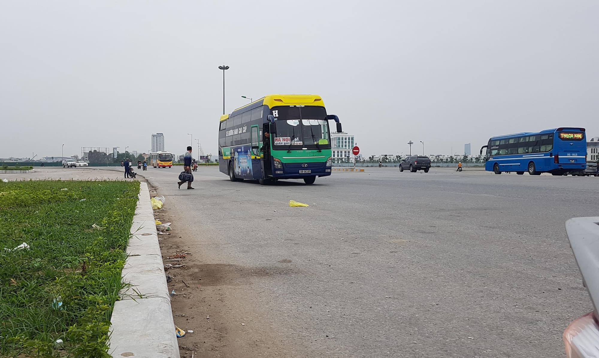 Nguy cơ mất an toàn tại vòng xuyến đại lộ Nam Sông Mã