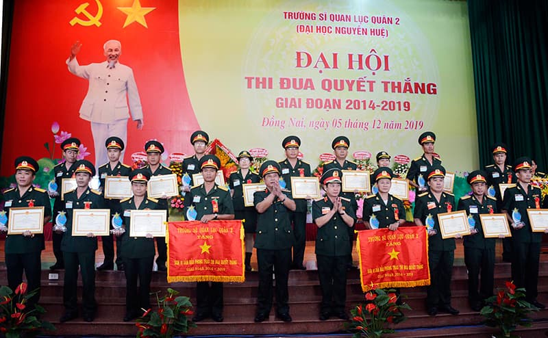 Trường Sĩ quan Lục quân 2 tôn vinh tập thể, cá nhân tiêu biểu