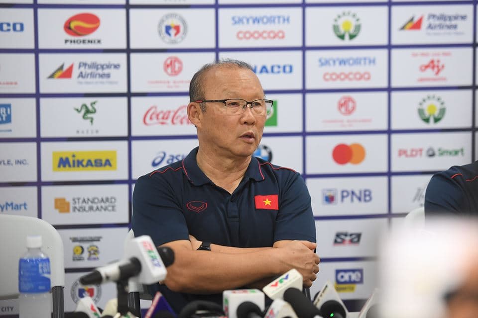 HLV Park Hang-seo "phản pháo" truyền thông Campuchia