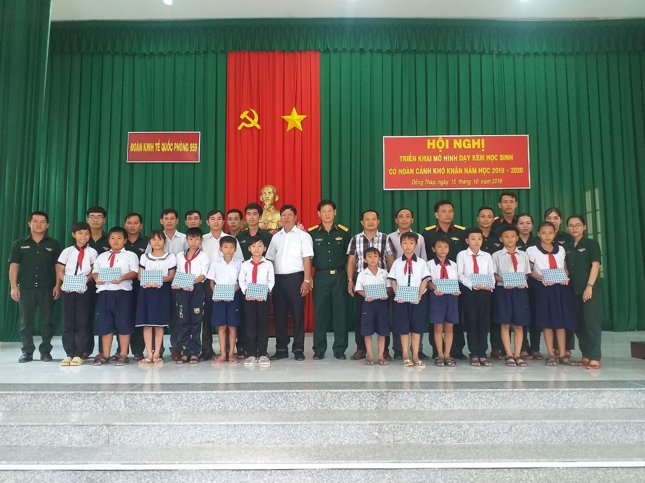 Lớp học tình thương của trí thức trẻ tình nguyện