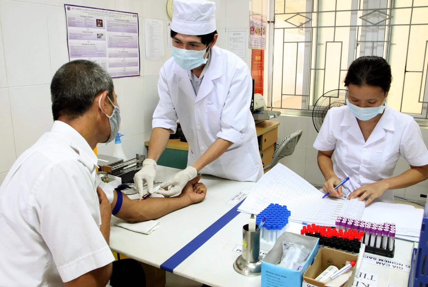 Bảo hiểm y tế - nguồn tài chính vững vàng cho người điều trị HIV